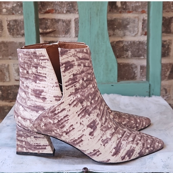 Franco Sarto Roccio Reptile Beige Sandria Chelsea Booties - Picture 3 of 7